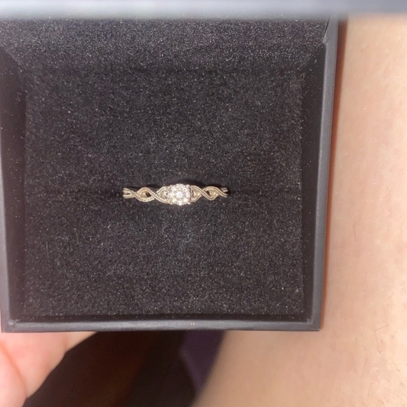 promise ring from zales. worn once for photos size fits 7.0 and 7.5! - Picture 3 of 3
